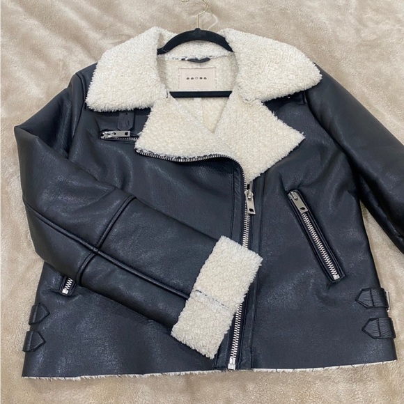 BLANK NYC
Moto style jacket with faux leather - Picture 4 of 7